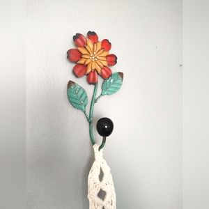 Wall plant hanger